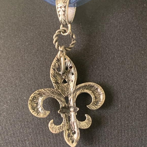 Necklace fleur de Lis - Picture 3 of 7
